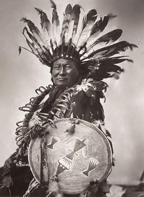 rain-in-the-face-wearing-a-bear-claw-necklace-lakota-chief